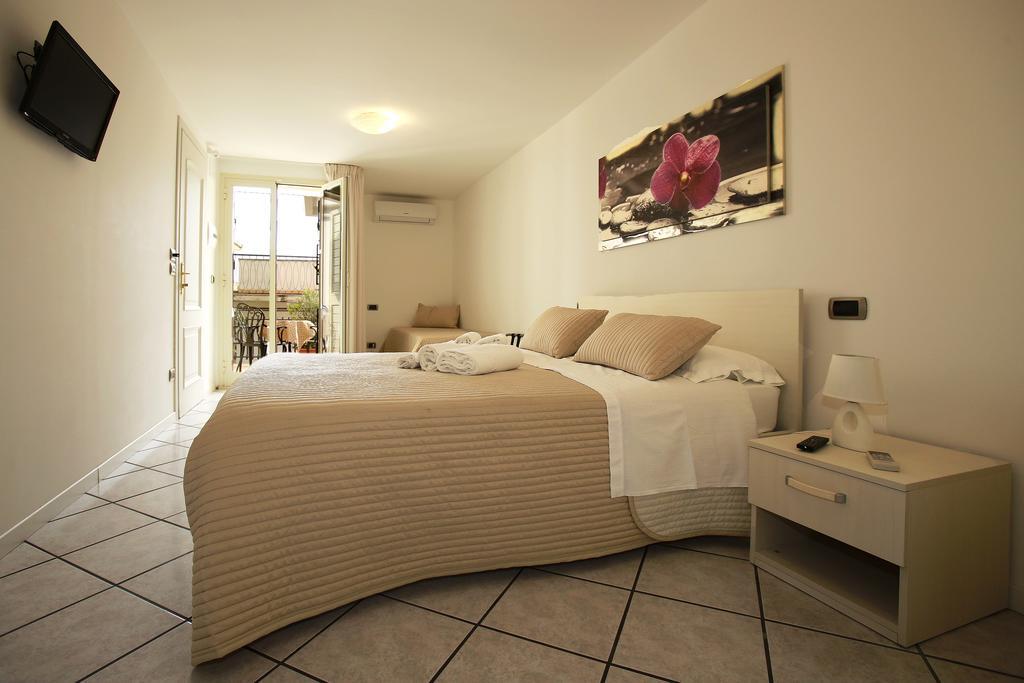 B&B A Casa Di Amici 贾迪尼-纳克索斯 外观 照片